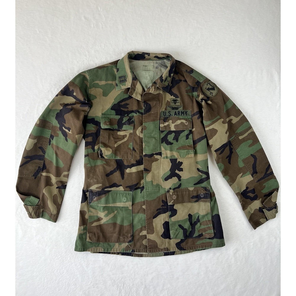 VTG  US Army Woodland Camo Combat Field Jacket Pacific Patch Medical Patch Sz M